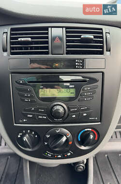 Седан Daewoo Gentra 2013 в  фото 17 Седан Daewoo Gentra 2013 в