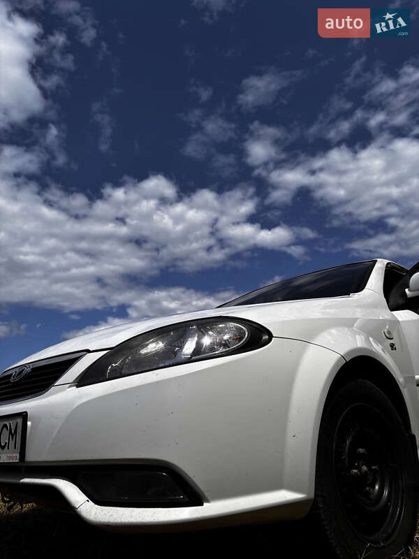 Седан Daewoo Gentra 2013 в Каневі