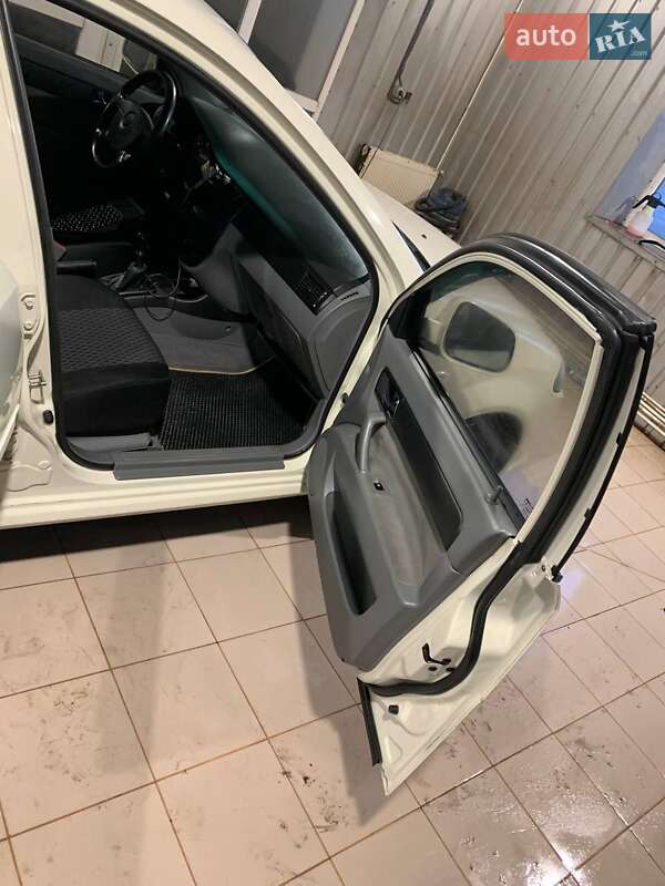 Седан Daewoo Gentra 2013 в Кролевці