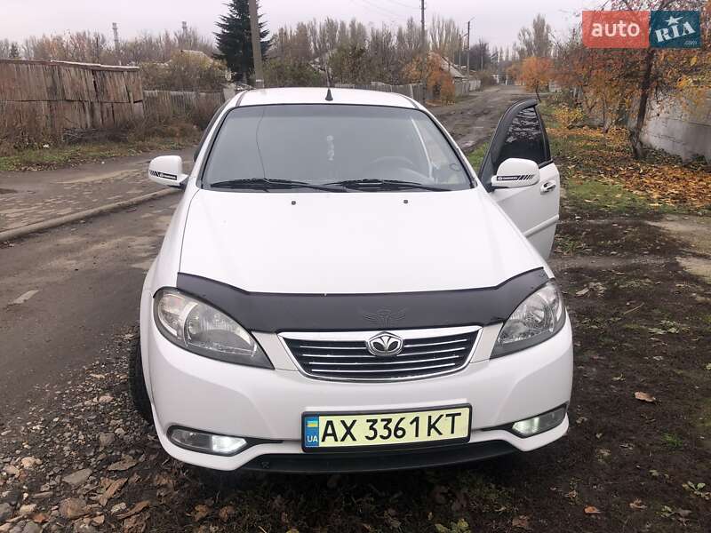 Седан Daewoo Gentra 2013 в Лозовій