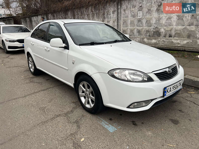 Седан Daewoo Gentra 2013 в Києві