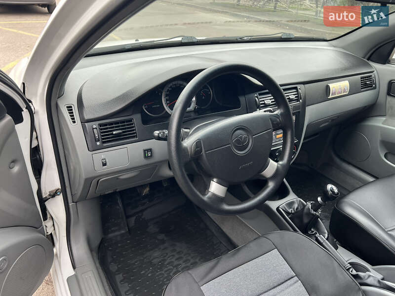 Седан Daewoo Gentra 2013 в Києві