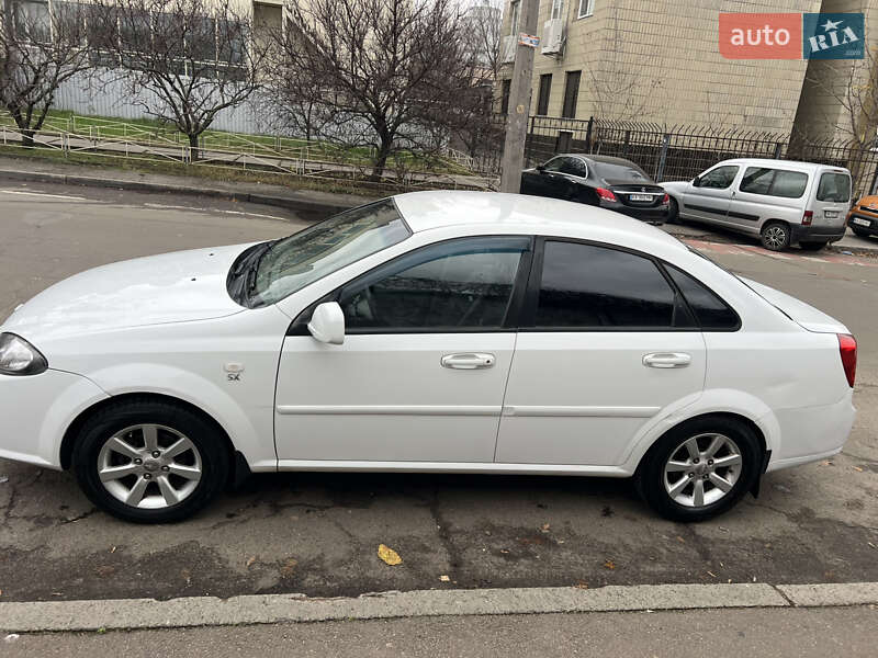 Седан Daewoo Gentra 2013 в Києві