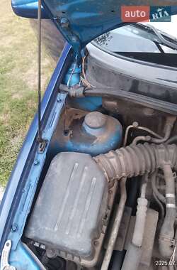 Хэтчбек Daewoo Kalos 2004 в  фото 17 Хэтчбек Daewoo Kalos 2004 в
