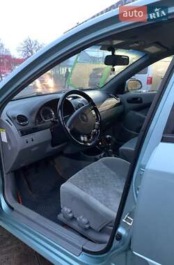 Хэтчбек Daewoo Lacetti 2004 в 