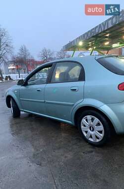 Хэтчбек Daewoo Lacetti 2004 в 