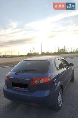 Хэтчбек Daewoo Lacetti 2004 в 