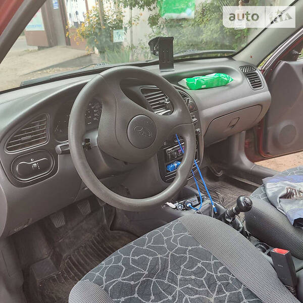 Седан Daewoo Lanos 2004 в Кривом Роге