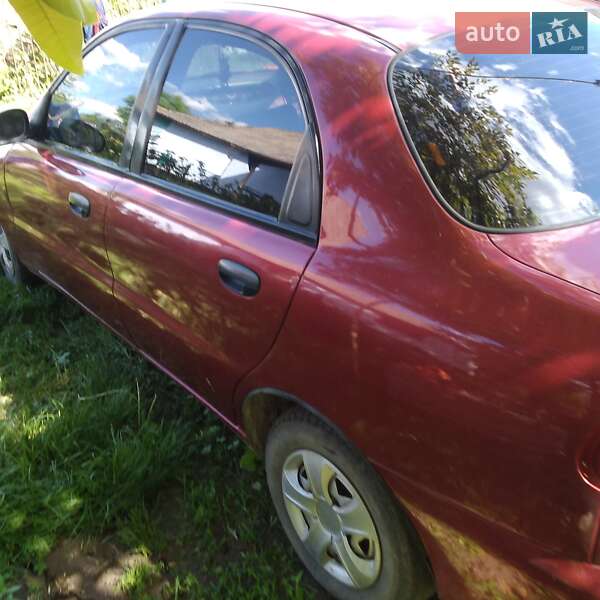 Седан Daewoo Lanos 2004 в Волочиске