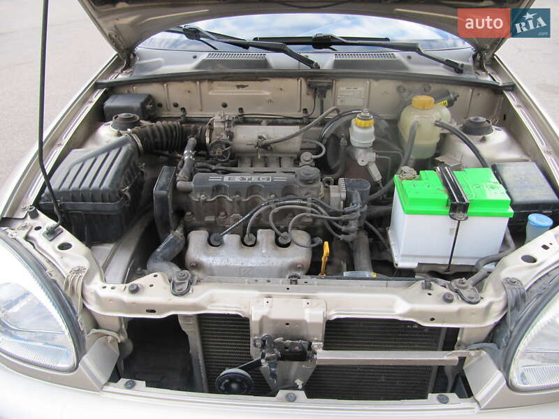 Седан Daewoo Lanos 2004 в Днепре