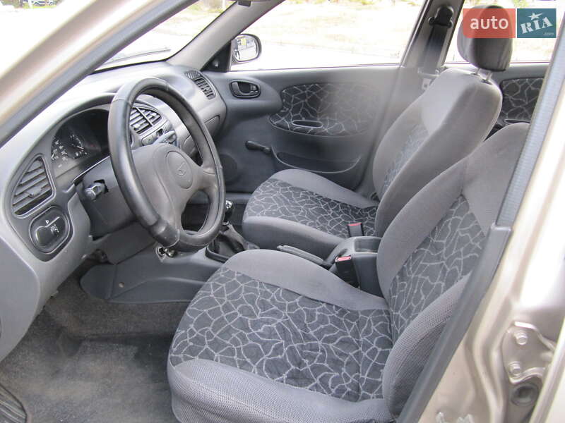 Седан Daewoo Lanos 2004 в Днепре