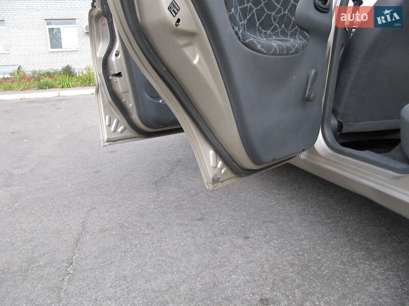 Седан Daewoo Lanos 2004 в Днепре