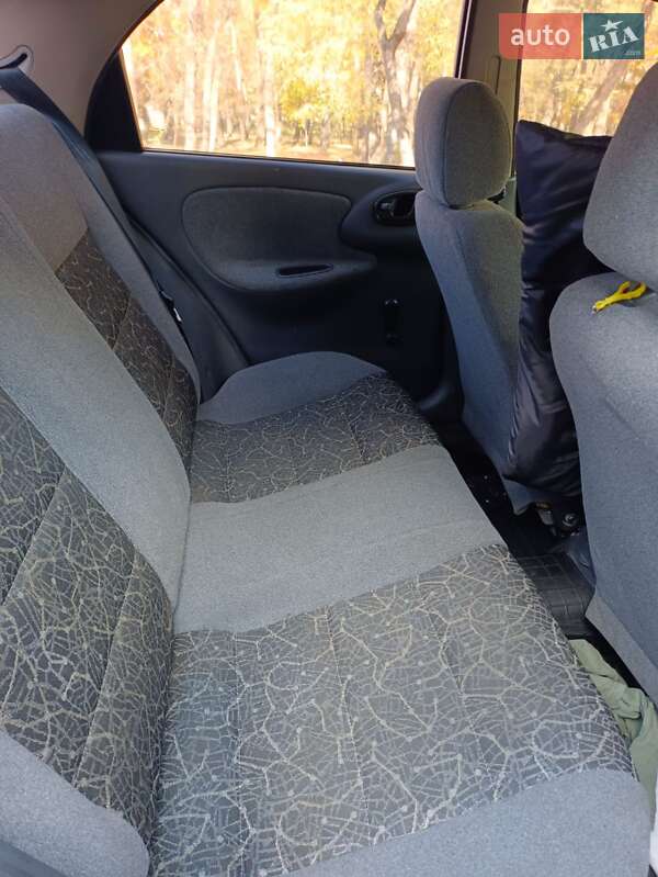 Седан Daewoo Lanos 2004 в Чернигове