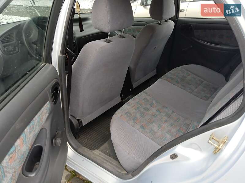 Седан Daewoo Lanos 2005 в Львові