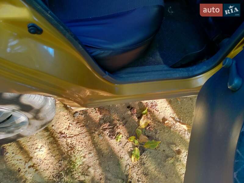 Седан Daewoo Lanos 2003 в Доброславе