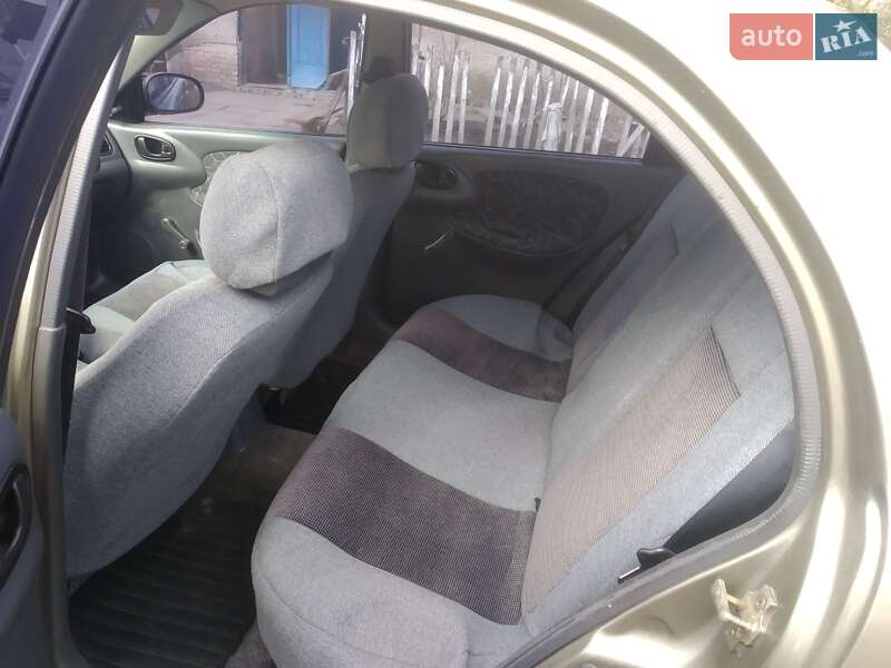 Седан Daewoo Lanos 2003 в Мироновке