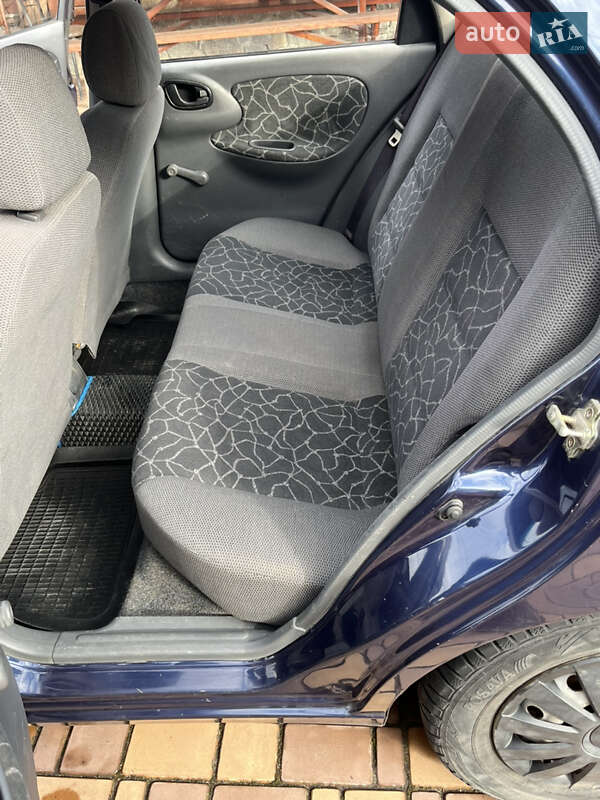 Седан Daewoo Lanos 2003 в Киеве