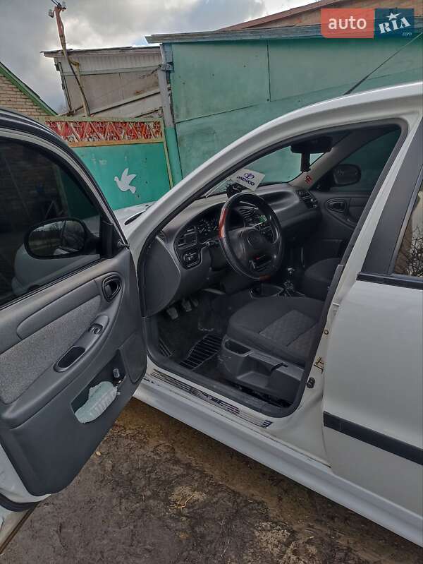 Седан Daewoo Lanos 2010 в Києві