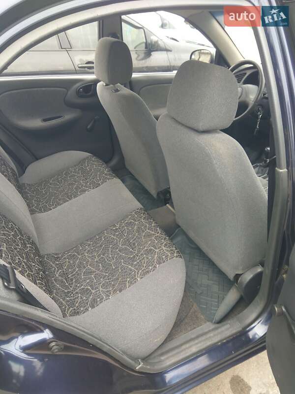 Седан Daewoo Lanos 2004 в Чернигове