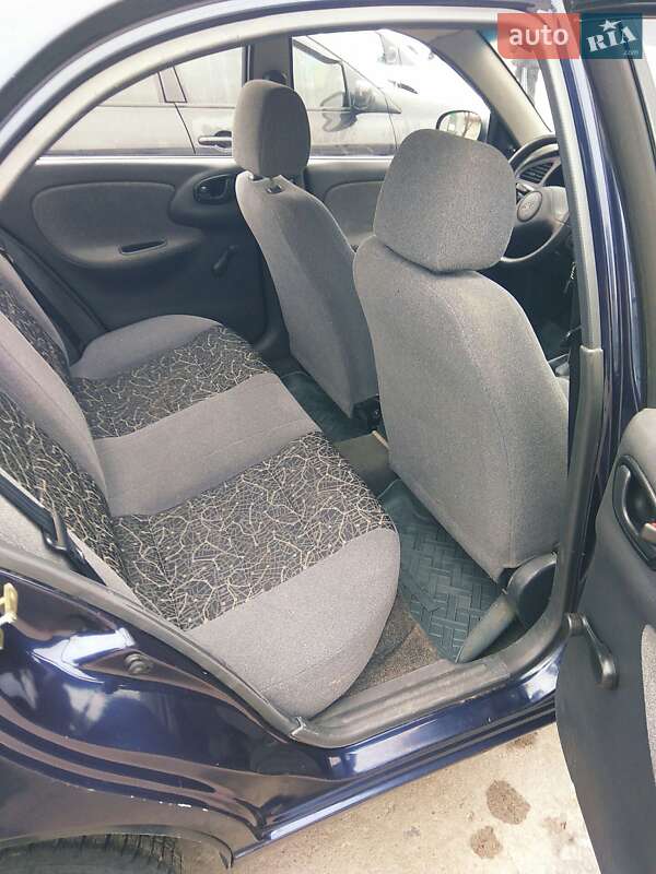 Седан Daewoo Lanos 2004 в Чернігові