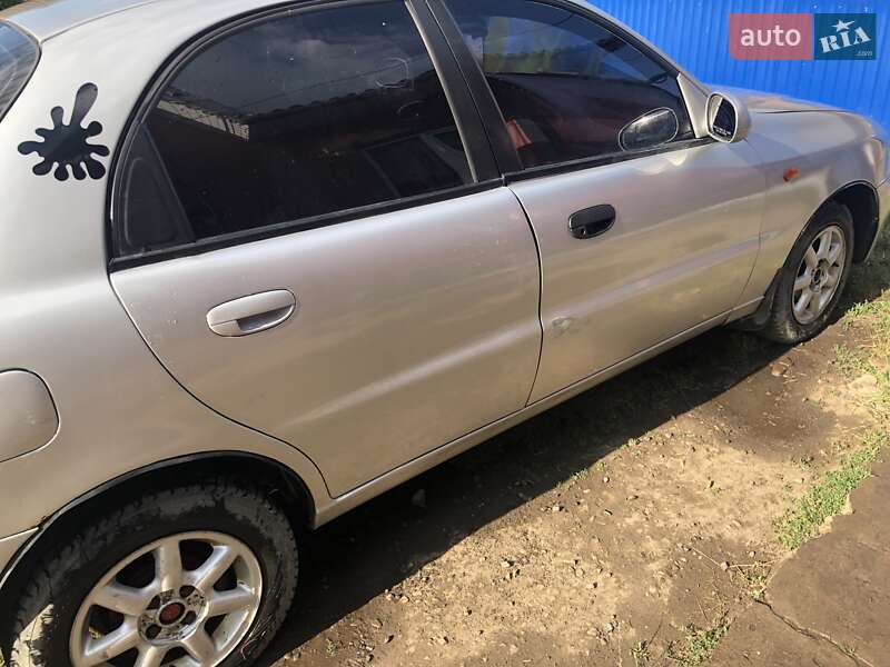 Седан Daewoo Lanos 2002 в Чернівцях