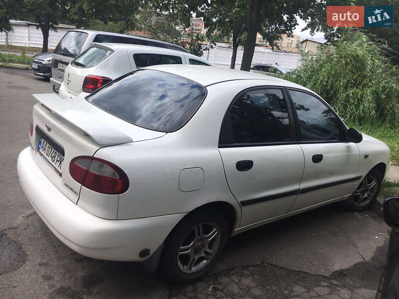 Седан Daewoo Lanos 1999 в Киеве