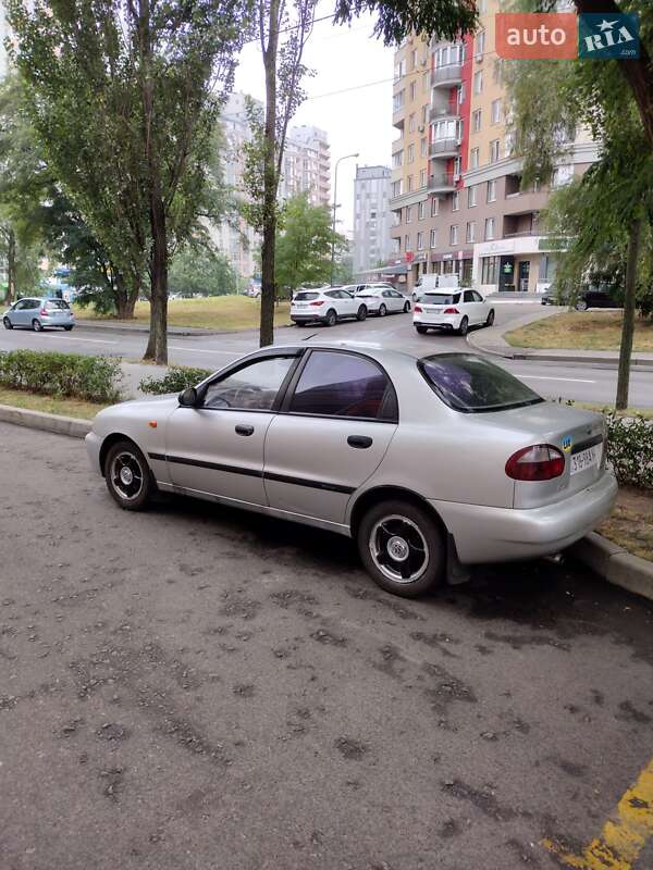 Седан Daewoo Lanos 2004 в Киеве
