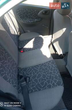 Седан Daewoo Lanos 2002 в Ужгороді