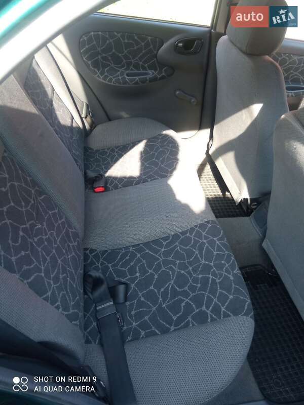 Седан Daewoo Lanos 2002 в Ужгороде