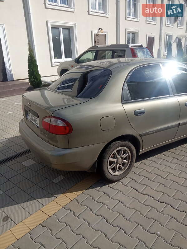 Седан Daewoo Lanos 2004 в Киеве