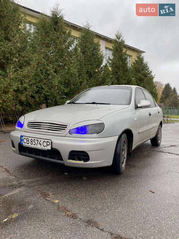 Седан Daewoo Lanos 2003 в Семеновке