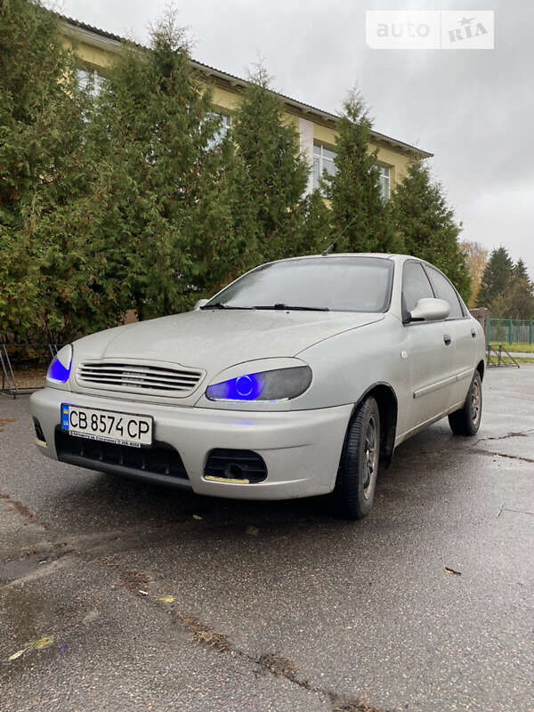 Седан Daewoo Lanos 2003 в Семеновке