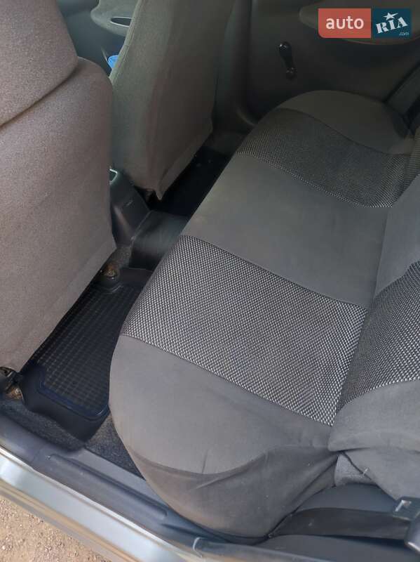 Седан Daewoo Lanos 2005 в Дніпрі