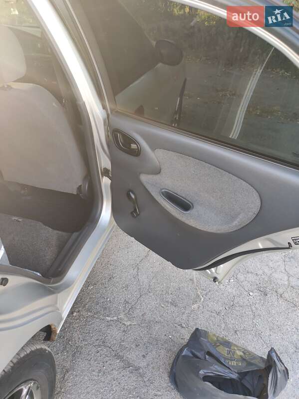 Седан Daewoo Lanos 2005 в Дніпрі