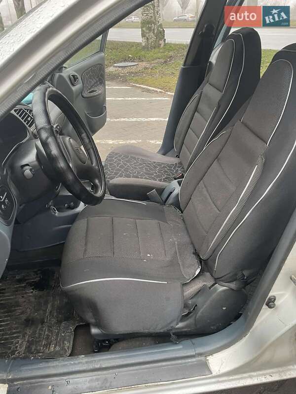 Седан Daewoo Lanos 2002 в Днепре