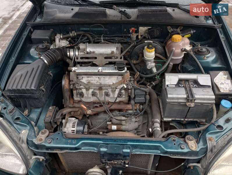 Седан Daewoo Lanos 2004 в Харькове