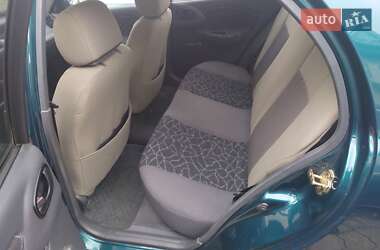 Седан Daewoo Lanos 2002 в Овруче