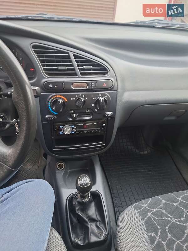 Седан Daewoo Lanos 2002 в Овруче
