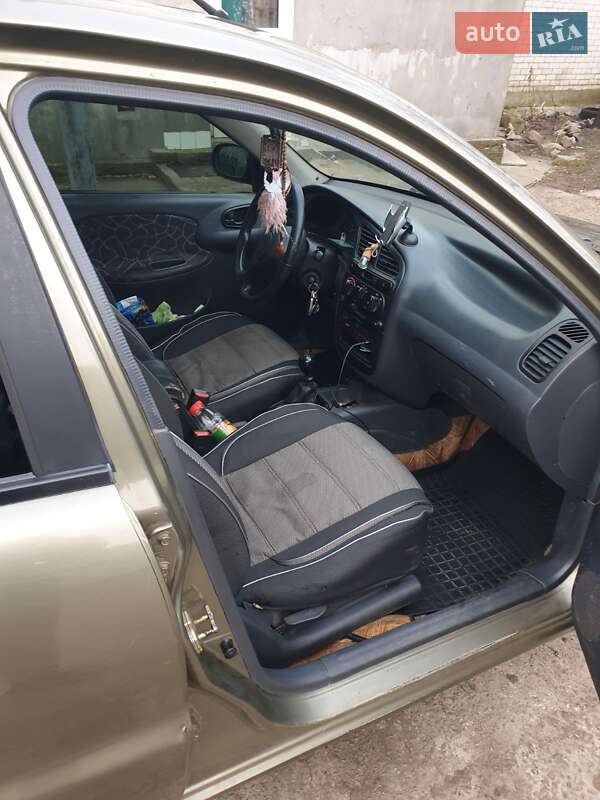Седан Daewoo Lanos 2002 в Дніпрі