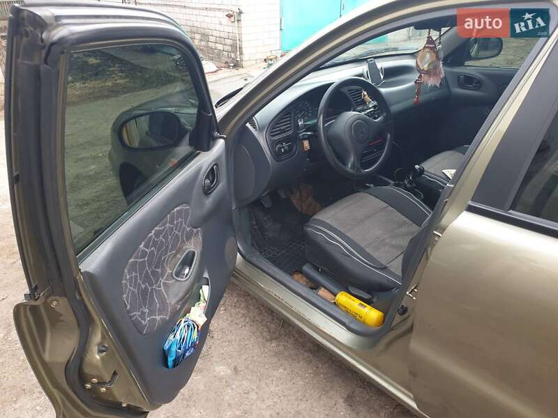 Седан Daewoo Lanos 2002 в Дніпрі