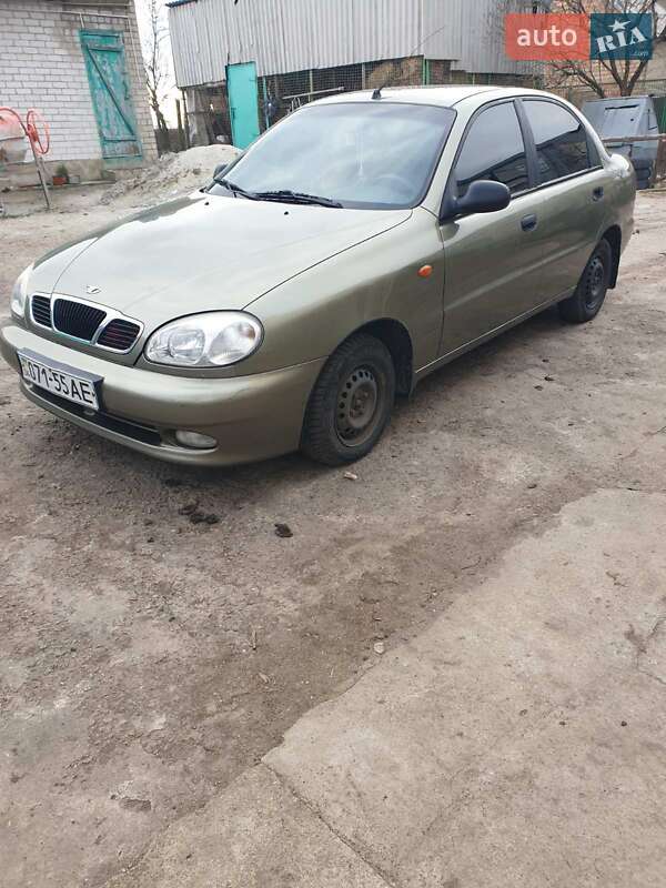 Седан Daewoo Lanos 2002 в Дніпрі