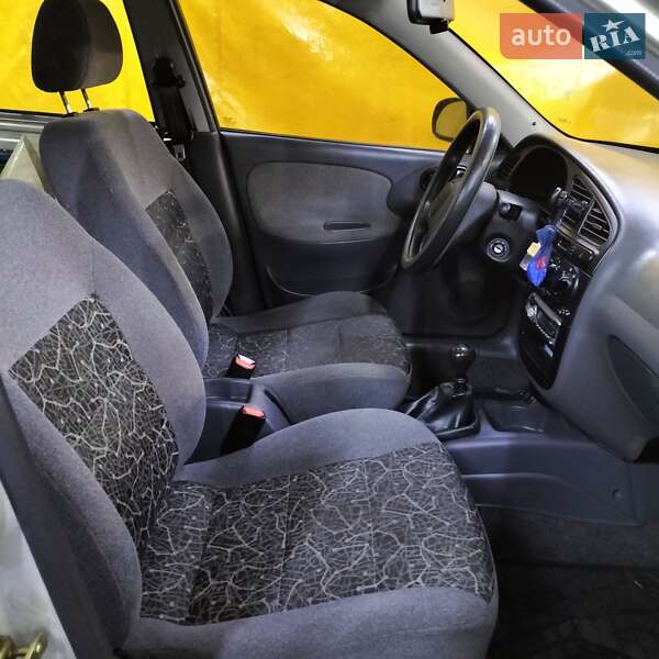 Седан Daewoo Lanos 2006 в Киеве