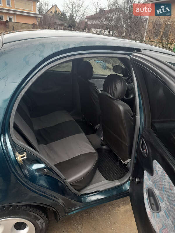 Седан Daewoo Lanos 2001 в Киеве