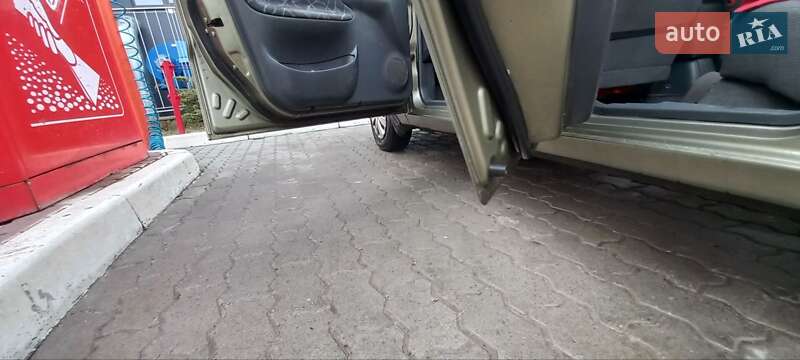 Седан Daewoo Lanos 2002 в Львове