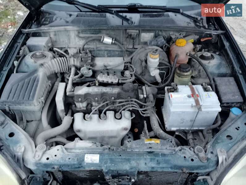 Седан Daewoo Lanos 2004 в Львове