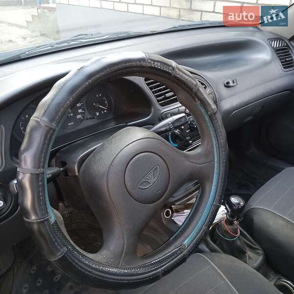 Седан Daewoo Lanos 2002 в Острозі