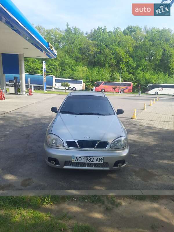 Седан Daewoo Lanos 2002 в Ужгороді
