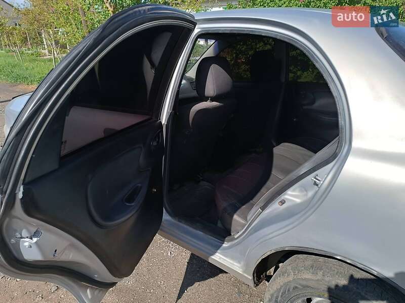 Седан Daewoo Lanos 1998 в Дніпрі