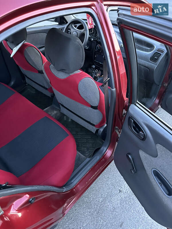 Седан Daewoo Lanos 2004 в Полонном