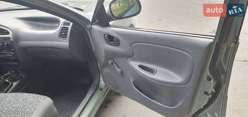 Седан Daewoo Lanos 2010 в Кривом Роге